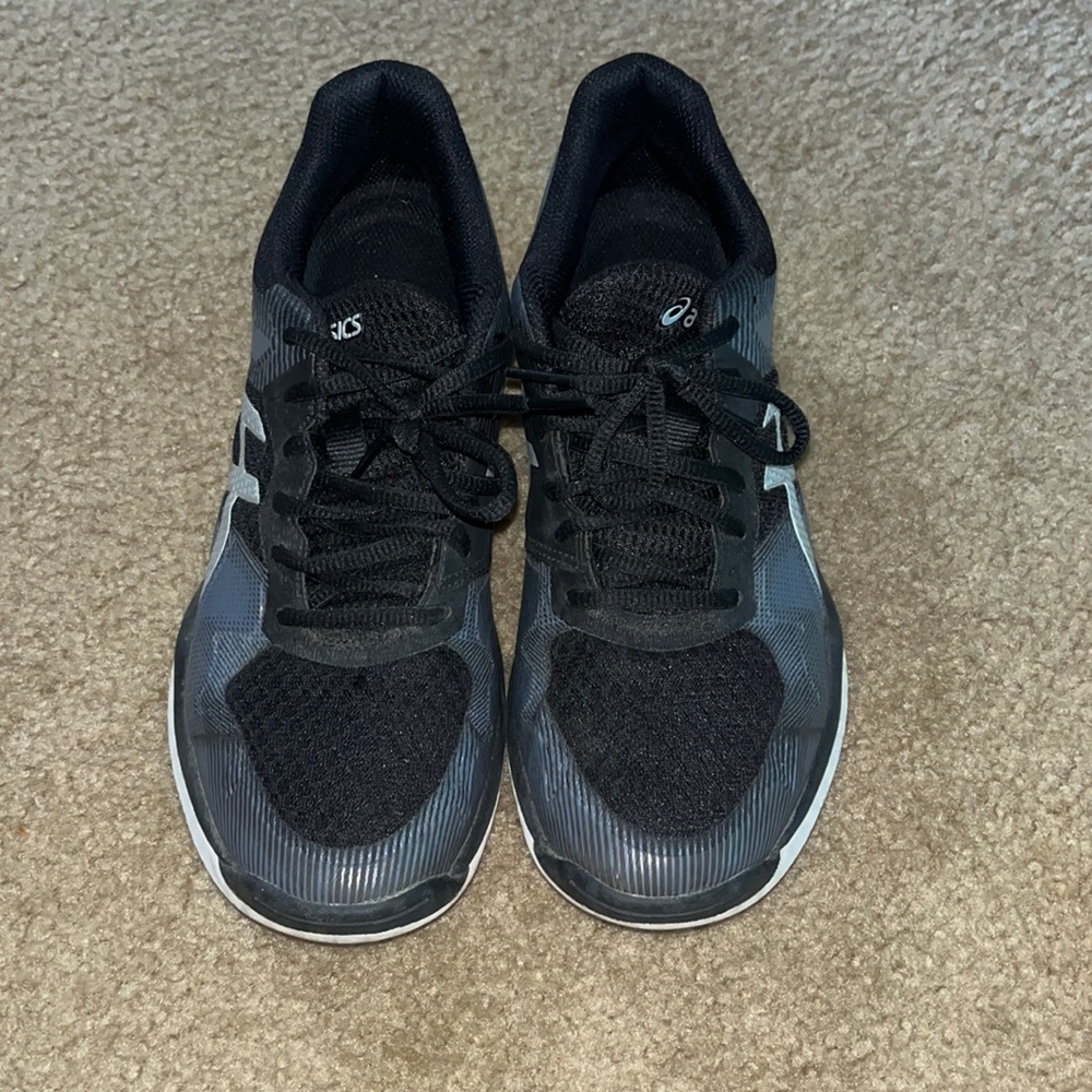 8.5 black ASIC tennis shoes womens